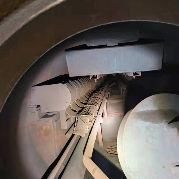 某造纸厂使用我公司无磷锅炉工艺助剂后管道成膜实物图